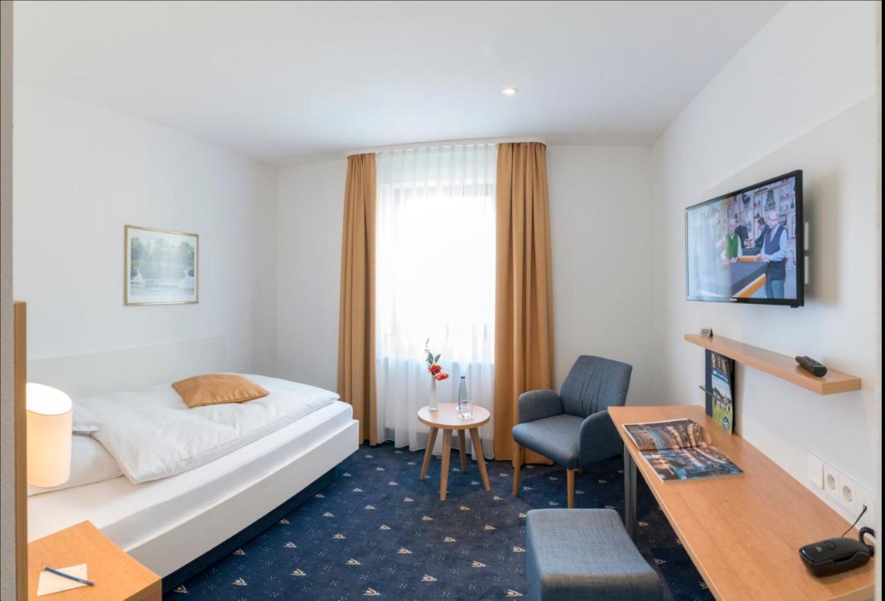 Hotel Adler Post Швецинген Екстериор снимка