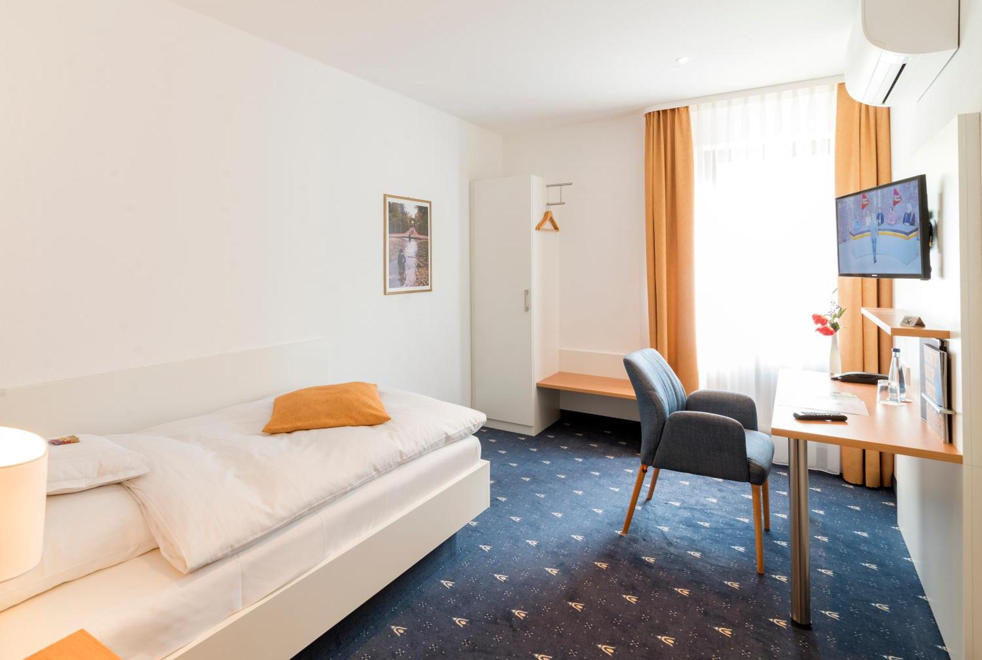 Hotel Adler Post Швецинген Екстериор снимка