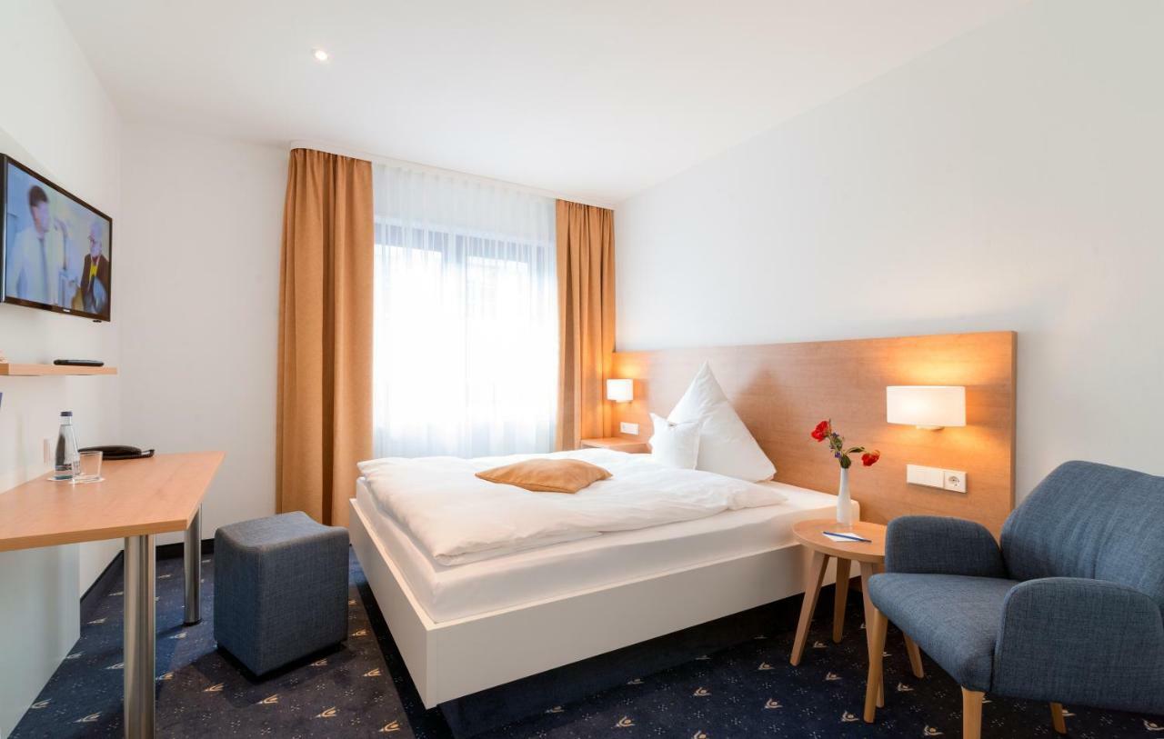 Hotel Adler Post Швецинген Екстериор снимка